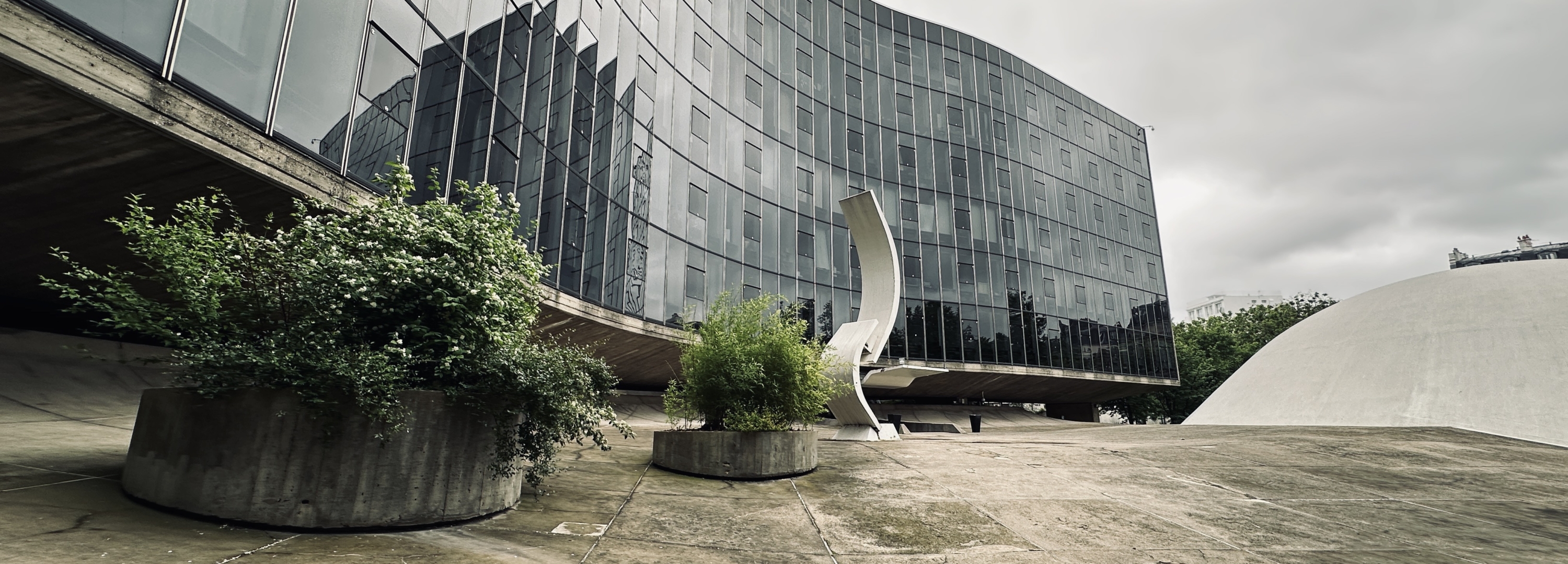 Oscar Niemeyer Communist Headquarters, Paris