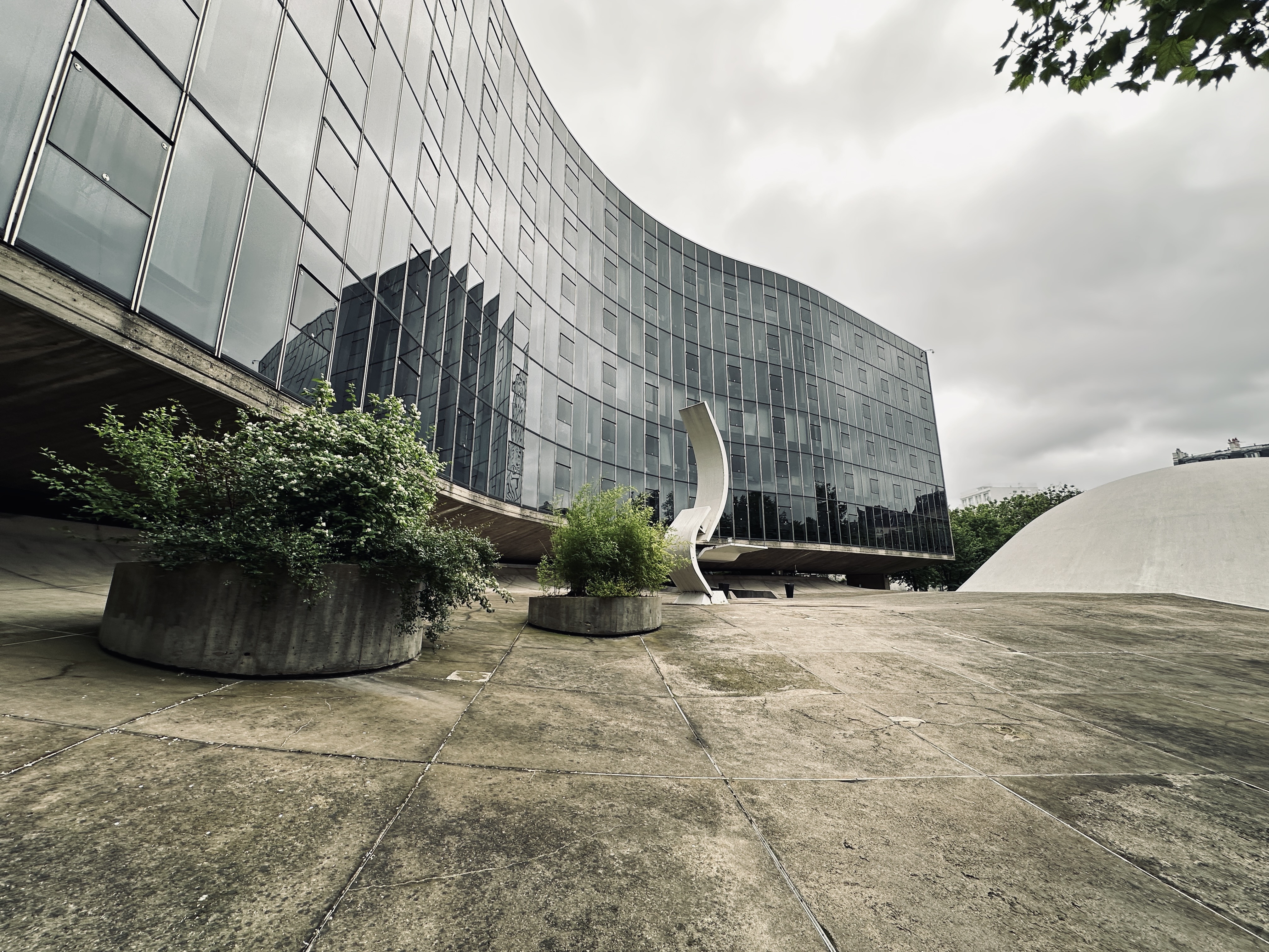 Oscar Niemeyer Communist Headquarters, Paris